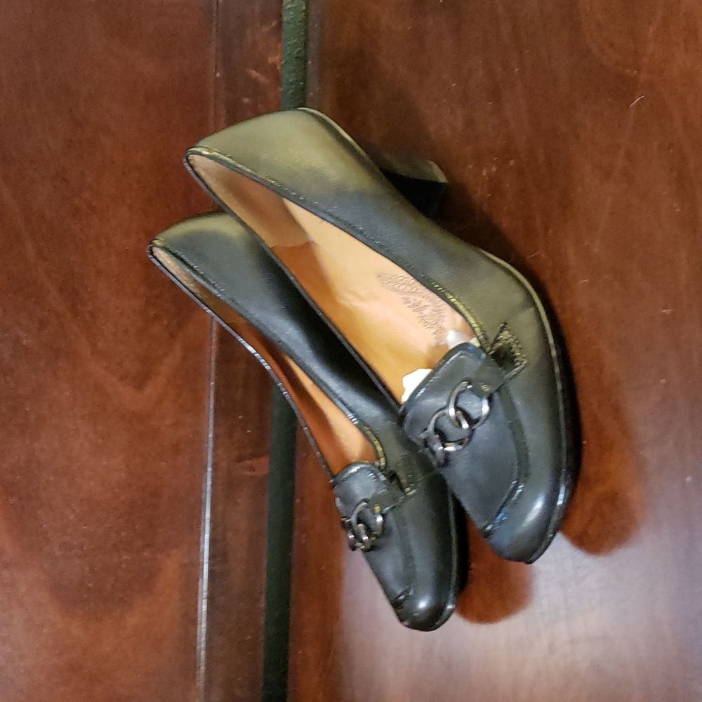 Sofft Black Leather Pump with Chain Detail on Toe 11m